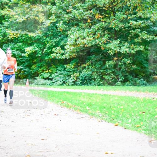12.10.2025 - Bramfelder Halbmarathon 2025 Dr. Thomas Lammeyer http://msf.ph/oto/9353852 12.10.2025 10:48:25 Laufen 21, 047, 2001 meine-sportfotos.de