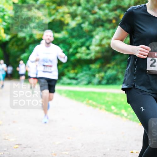 12.10.2025 - Bramfelder Halbmarathon 2025 Dr. Thomas Lammeyer http://msf.ph/oto/9353900 12.10.2025 10:48:34 Laufen 34, 2141 meine-sportfotos.de