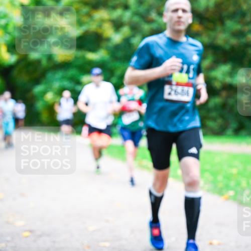 12.10.2025 - Bramfelder Halbmarathon 2025 Dr. Thomas Lammeyer http://msf.ph/oto/9353914 12.10.2025 10:48:36 Laufen 2684 meine-sportfotos.de