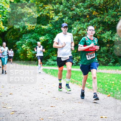12.10.2025 - Bramfelder Halbmarathon 2025 Dr. Thomas Lammeyer http://msf.ph/oto/9353916 12.10.2025 10:48:37 Laufen 2463, 230, 2952, 8100 meine-sportfotos.de