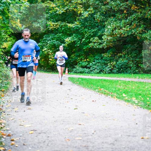 12.10.2025 - Bramfelder Halbmarathon 2025 Dr. Thomas Lammeyer http://msf.ph/oto/9353996 12.10.2025 10:48:52 Laufen 2484, 2812, 2697 meine-sportfotos.de