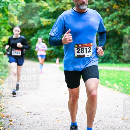12.10.2025 - Bramfelder Halbmarathon 2025 Dr. Thomas Lammeyer http://msf.ph/oto/9354011 12.10.2025 10:48:54 Laufen 2464, 34, 2812, 9 meine-sportfotos.de