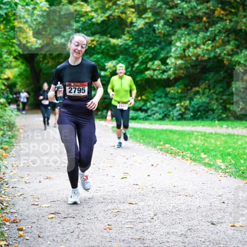 12.10.2025 - Bramfelder Halbmarathon 2025 Dr. Thomas Lammeyer http://msf.ph/oto/9354050 12.10.2025 10:49:00 Laufen 2795, 2433 meine-sportfotos.de