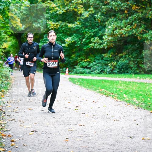 12.10.2025 - Bramfelder Halbmarathon 2025 Dr. Thomas Lammeyer http://msf.ph/oto/9354071 12.10.2025 10:49:05 Laufen 2910, 2963 meine-sportfotos.de