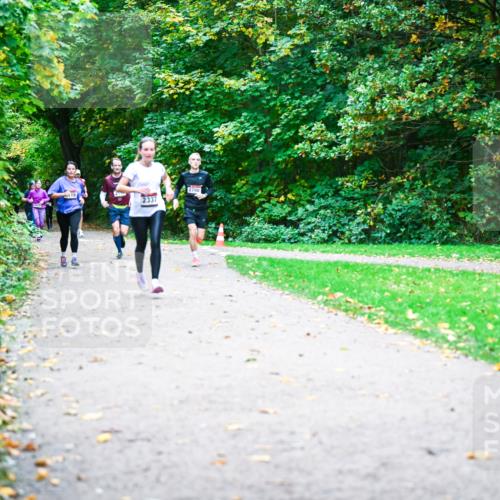 12.10.2025 - Bramfelder Halbmarathon 2025 Dr. Thomas Lammeyer http://msf.ph/oto/9354091 12.10.2025 10:49:10 Laufen 19, 2337, 2700 meine-sportfotos.de