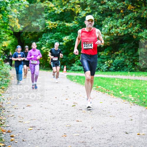 12.10.2025 - Bramfelder Halbmarathon 2025 Dr. Thomas Lammeyer http://msf.ph/oto/9354136 12.10.2025 10:49:19 Laufen 2095, 2272, 2314 meine-sportfotos.de