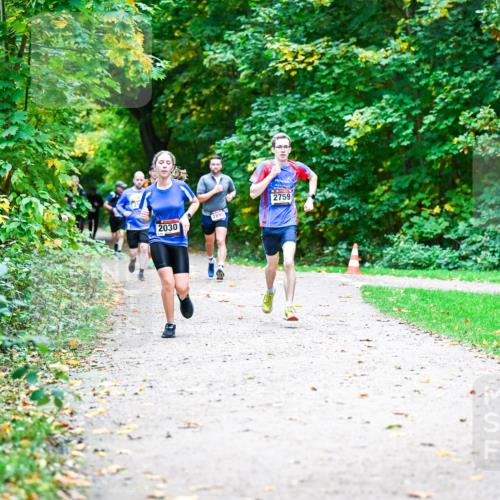 12.10.2025 - Bramfelder Halbmarathon 2025 Dr. Thomas Lammeyer http://msf.ph/oto/9354202 12.10.2025 10:49:33 Laufen 2030, 2890, 2759 meine-sportfotos.de