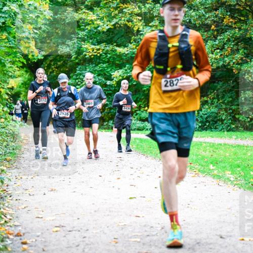 12.10.2025 - Bramfelder Halbmarathon 2025 Dr. Thomas Lammeyer http://msf.ph/oto/9354263 12.10.2025 10:49:43 Laufen 2112, 2535, 2469, 2436, 282 meine-sportfotos.de