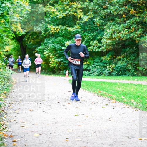 12.10.2025 - Bramfelder Halbmarathon 2025 Dr. Thomas Lammeyer http://msf.ph/oto/9354305 12.10.2025 10:49:50 Laufen 2316 meine-sportfotos.de