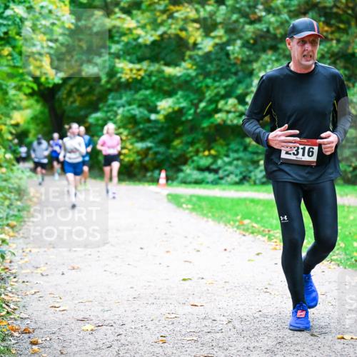 12.10.2025 - Bramfelder Halbmarathon 2025 Dr. Thomas Lammeyer http://msf.ph/oto/9354317 12.10.2025 10:49:52 Laufen 2316 meine-sportfotos.de