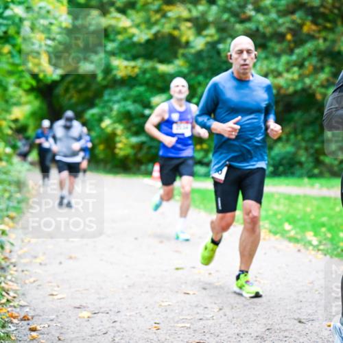 12.10.2025 - Bramfelder Halbmarathon 2025 Dr. Thomas Lammeyer http://msf.ph/oto/9354366 12.10.2025 10:49:59 Laufen 2105 meine-sportfotos.de