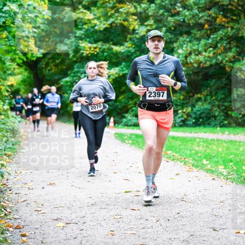 12.10.2025 - Bramfelder Halbmarathon 2025 Dr. Thomas Lammeyer http://msf.ph/oto/9354441 12.10.2025 10:50:16 Laufen 2070, 894, 2397 meine-sportfotos.de