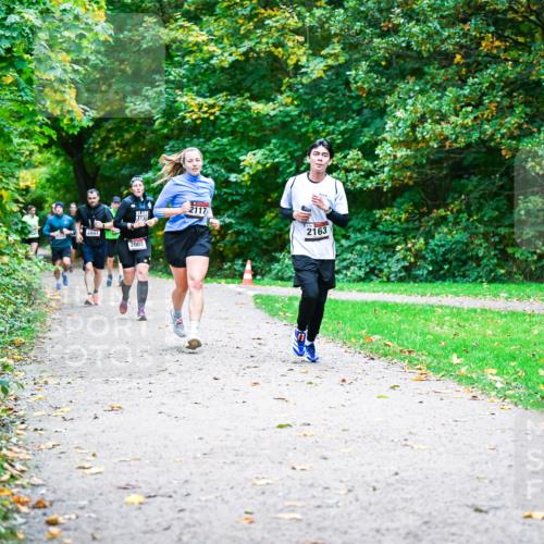 12.10.2025 - Bramfelder Halbmarathon 2025 Dr. Thomas Lammeyer http://msf.ph/oto/9354461 12.10.2025 10:50:20 Laufen 2657, 2002, 2117, 2163 meine-sportfotos.de