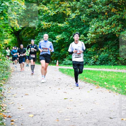 12.10.2025 - Bramfelder Halbmarathon 2025 Dr. Thomas Lammeyer http://msf.ph/oto/9354463 12.10.2025 10:50:20 Laufen 2657, 2002, 2117, 2163 meine-sportfotos.de