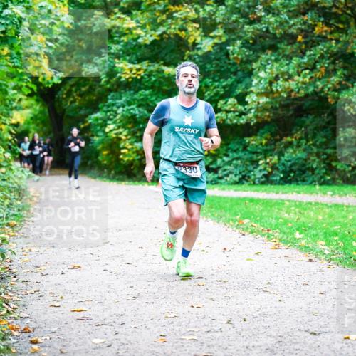 12.10.2025 - Bramfelder Halbmarathon 2025 Dr. Thomas Lammeyer http://msf.ph/oto/9354541 12.10.2025 10:50:34 Laufen 2330 meine-sportfotos.de