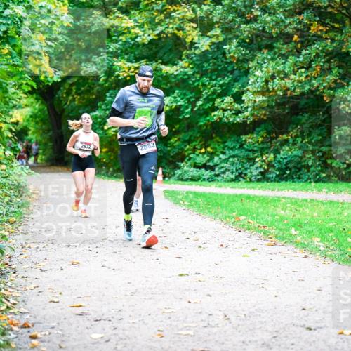 12.10.2025 - Bramfelder Halbmarathon 2025 Dr. Thomas Lammeyer http://msf.ph/oto/9354614 12.10.2025 10:50:51 Laufen 2972, 2883 meine-sportfotos.de