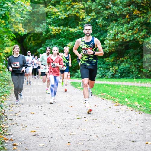 12.10.2025 - Bramfelder Halbmarathon 2025 Dr. Thomas Lammeyer http://msf.ph/oto/9354685 12.10.2025 10:51:07 Laufen 2243, 20, 175, 29 meine-sportfotos.de