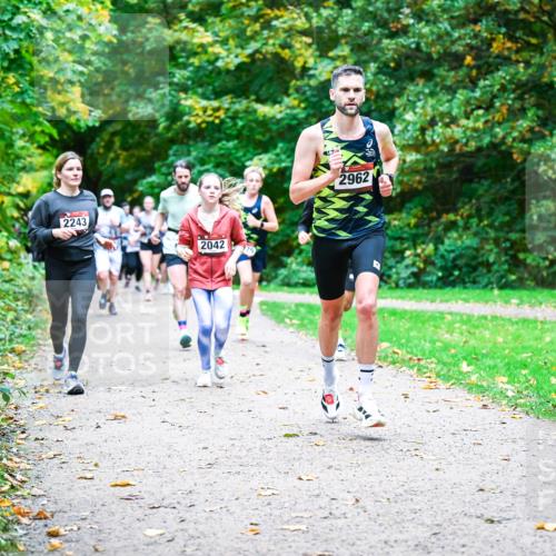 12.10.2025 - Bramfelder Halbmarathon 2025 Dr. Thomas Lammeyer http://msf.ph/oto/9354687 12.10.2025 10:51:08 Laufen 2243, 2042, 75, 2962 meine-sportfotos.de