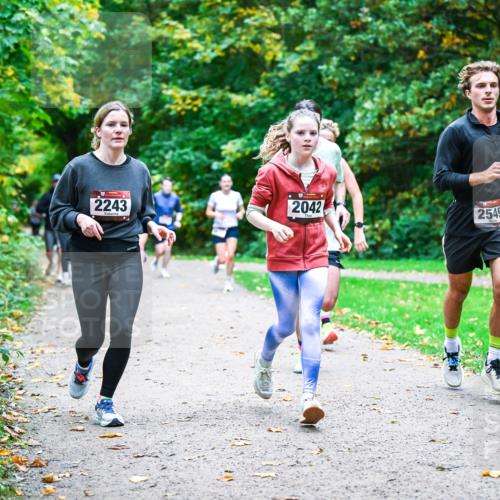12.10.2025 - Bramfelder Halbmarathon 2025 Dr. Thomas Lammeyer http://msf.ph/oto/9354698 12.10.2025 10:51:09 Laufen 2243, 2042, 2549 meine-sportfotos.de