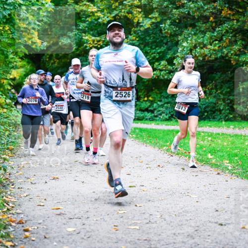12.10.2025 - Bramfelder Halbmarathon 2025 Dr. Thomas Lammeyer http://msf.ph/oto/9354717 12.10.2025 10:51:13 Laufen 2076, 92, 2540, 05, 11, 20, 2219, 2526, 2813 meine-sportfotos.de