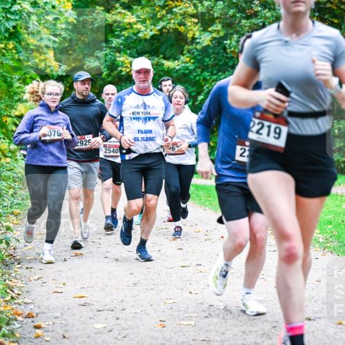 12.10.2025 - Bramfelder Halbmarathon 2025 Dr. Thomas Lammeyer http://msf.ph/oto/9354728 12.10.2025 10:51:15 Laufen 076, 2929, 2540, 05, 11, 2023, 26, 2219, 21 meine-sportfotos.de