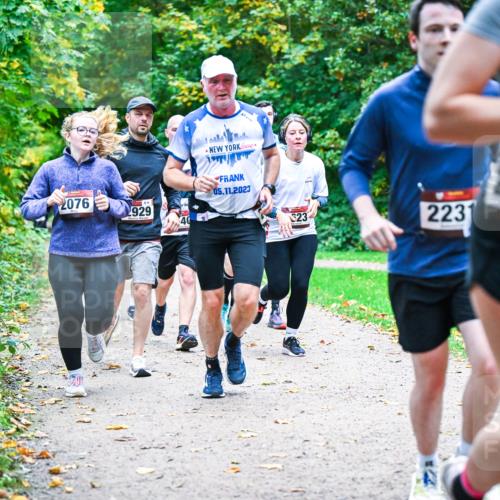 12.10.2025 - Bramfelder Halbmarathon 2025 Dr. Thomas Lammeyer http://msf.ph/oto/9354731 12.10.2025 10:51:15 Laufen 2076, 2929, 40, 05, 11, 2023, 23, 2231, 2219 meine-sportfotos.de