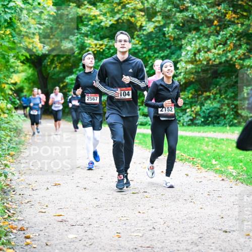 12.10.2025 - Bramfelder Halbmarathon 2025 Dr. Thomas Lammeyer http://msf.ph/oto/9354765 12.10.2025 10:51:21 Laufen 2567, 104, 2152 meine-sportfotos.de