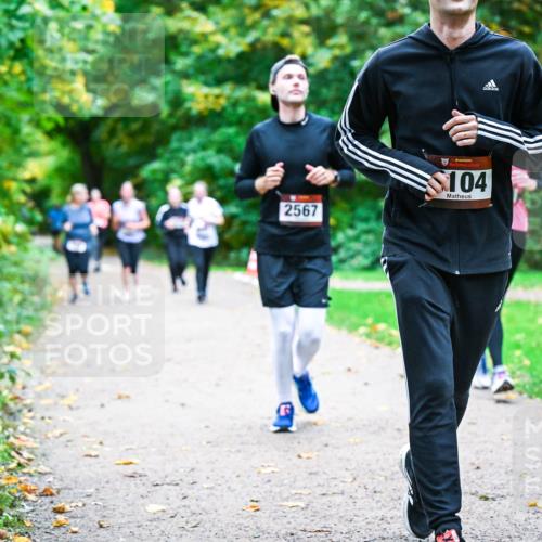 12.10.2025 - Bramfelder Halbmarathon 2025 Dr. Thomas Lammeyer http://msf.ph/oto/9354775 12.10.2025 10:51:22 Laufen 2567, 104, 2 meine-sportfotos.de