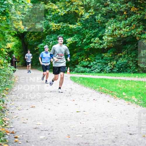 12.10.2025 - Bramfelder Halbmarathon 2025 Dr. Thomas Lammeyer http://msf.ph/oto/9354846 12.10.2025 10:51:35 Laufen 2854, 2298 meine-sportfotos.de
