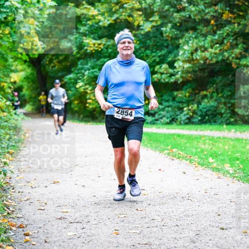 12.10.2025 - Bramfelder Halbmarathon 2025 Dr. Thomas Lammeyer http://msf.ph/oto/9354870 12.10.2025 10:51:39 Laufen 2854 meine-sportfotos.de