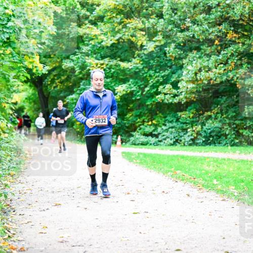 12.10.2025 - Bramfelder Halbmarathon 2025 Dr. Thomas Lammeyer http://msf.ph/oto/9354930 12.10.2025 10:52:04 Laufen 2932 meine-sportfotos.de