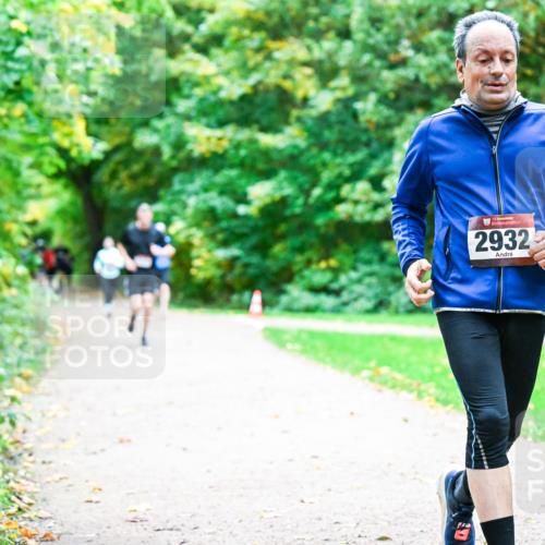 12.10.2025 - Bramfelder Halbmarathon 2025 Dr. Thomas Lammeyer http://msf.ph/oto/9354944 12.10.2025 10:52:06 Laufen 2932 meine-sportfotos.de