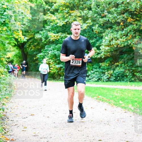 12.10.2025 - Bramfelder Halbmarathon 2025 Dr. Thomas Lammeyer http://msf.ph/oto/9354961 12.10.2025 10:52:10 Laufen 2326 meine-sportfotos.de