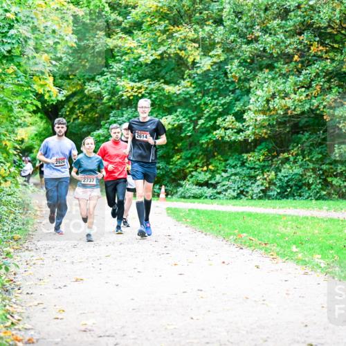 12.10.2025 - Bramfelder Halbmarathon 2025 Dr. Thomas Lammeyer http://msf.ph/oto/9354997 12.10.2025 10:52:21 Laufen 2926, 2737, 2614 meine-sportfotos.de