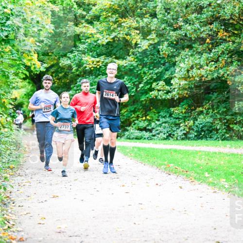 12.10.2025 - Bramfelder Halbmarathon 2025 Dr. Thomas Lammeyer http://msf.ph/oto/9355001 12.10.2025 10:52:21 Laufen 2926, 2737, 2614 meine-sportfotos.de