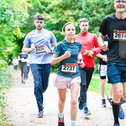 12.10.2025 - Bramfelder Halbmarathon 2025 Dr. Thomas Lammeyer http://msf.ph/oto/9355017 12.10.2025 10:52:24 Laufen 2926, 34, 2737, 2, 2614 meine-sportfotos.de