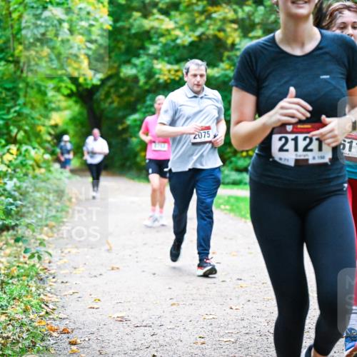 12.10.2025 - Bramfelder Halbmarathon 2025 Dr. Thomas Lammeyer http://msf.ph/oto/9355039 12.10.2025 10:52:29 Laufen 2075, 212111 meine-sportfotos.de