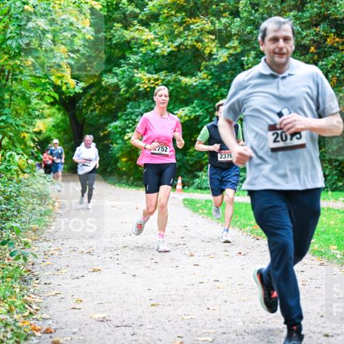 12.10.2025 - Bramfelder Halbmarathon 2025 Dr. Thomas Lammeyer http://msf.ph/oto/9355043 12.10.2025 10:52:31 Laufen 752, 2379, 2013 meine-sportfotos.de