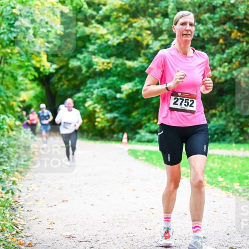 12.10.2025 - Bramfelder Halbmarathon 2025 Dr. Thomas Lammeyer http://msf.ph/oto/9355056 12.10.2025 10:52:33 Laufen 2752, 237 meine-sportfotos.de