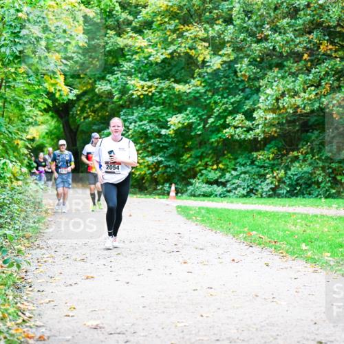 12.10.2025 - Bramfelder Halbmarathon 2025 Dr. Thomas Lammeyer http://msf.ph/oto/9355065 12.10.2025 10:52:35 Laufen 2054 meine-sportfotos.de