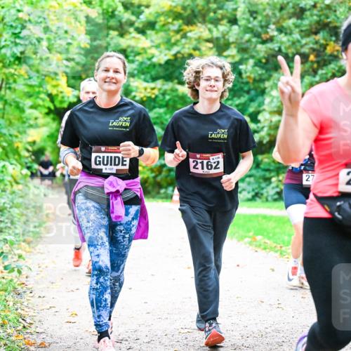12.10.2025 - Bramfelder Halbmarathon 2025 Dr. Thomas Lammeyer http://msf.ph/oto/9355144 12.10.2025 10:52:48 Laufen 137, 138, 2162, 27, 2989 meine-sportfotos.de