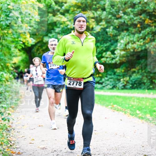 12.10.2025 - Bramfelder Halbmarathon 2025 Dr. Thomas Lammeyer http://msf.ph/oto/9355164 12.10.2025 10:52:52 Laufen 299, 2778 meine-sportfotos.de