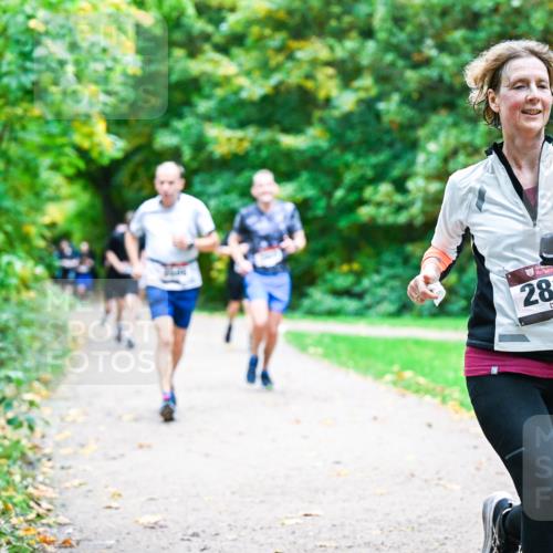12.10.2025 - Bramfelder Halbmarathon 2025 Dr. Thomas Lammeyer http://msf.ph/oto/9355184 12.10.2025 10:52:56 Laufen 2814 meine-sportfotos.de