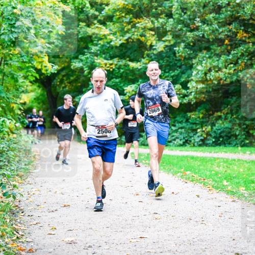 12.10.2025 - Bramfelder Halbmarathon 2025 Dr. Thomas Lammeyer http://msf.ph/oto/9355189 12.10.2025 10:52:57 Laufen 2500, 10, 2940, 2969 meine-sportfotos.de