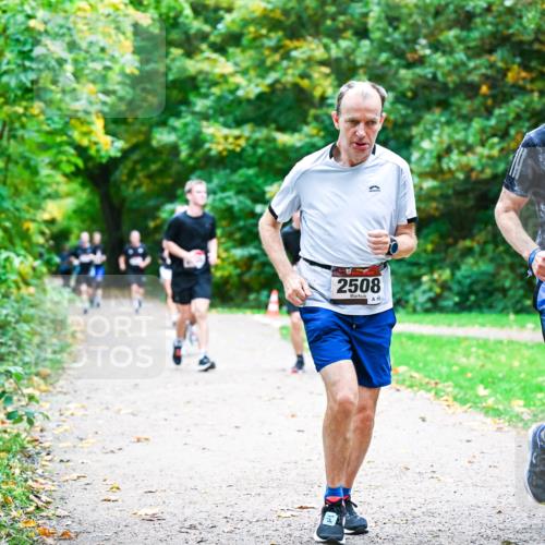 12.10.2025 - Bramfelder Halbmarathon 2025 Dr. Thomas Lammeyer http://msf.ph/oto/9355198 12.10.2025 10:52:58 Laufen 2508, 10, 2969, 83 meine-sportfotos.de