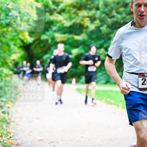 12.10.2025 - Bramfelder Halbmarathon 2025 Dr. Thomas Lammeyer http://msf.ph/oto/9355205 12.10.2025 10:52:59 Laufen 2508, 10 meine-sportfotos.de