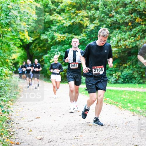 12.10.2025 - Bramfelder Halbmarathon 2025 Dr. Thomas Lammeyer http://msf.ph/oto/9355217 12.10.2025 10:53:01 Laufen 2687, 2786, 2680, 8, 69 meine-sportfotos.de