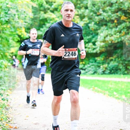 12.10.2025 - Bramfelder Halbmarathon 2025 Dr. Thomas Lammeyer http://msf.ph/oto/9355260 12.10.2025 10:53:08 Laufen 2570, 2246 meine-sportfotos.de