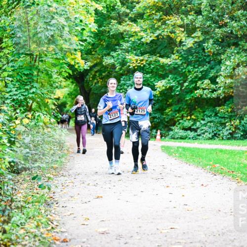 12.10.2025 - Bramfelder Halbmarathon 2025 Dr. Thomas Lammeyer http://msf.ph/oto/9355290 12.10.2025 10:53:17 Laufen 2151, 2127, 2125 meine-sportfotos.de