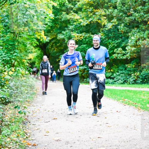 12.10.2025 - Bramfelder Halbmarathon 2025 Dr. Thomas Lammeyer http://msf.ph/oto/9355300 12.10.2025 10:53:18 Laufen 2151, 2127, 2125 meine-sportfotos.de